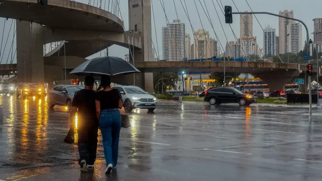 Vale do Paraíba Enfrenta Alerta de Tempestades e Chuva Intensa no Início de Fevereiro